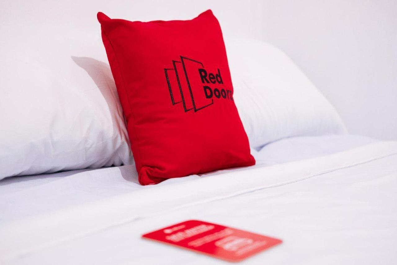 Reddoorz Plus Near Jakarta Kota Station Exterior foto